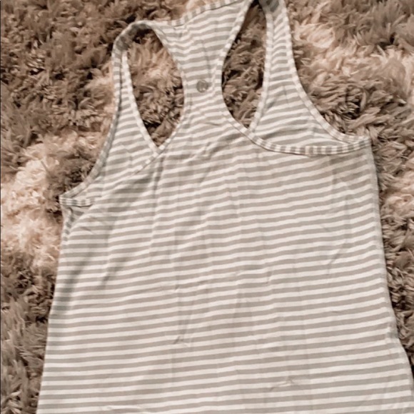 Lululemon tank top size 8 - Picture 2 of 2